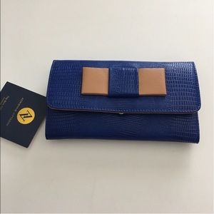 $90 retail bow collection by Adrienne Vittadini